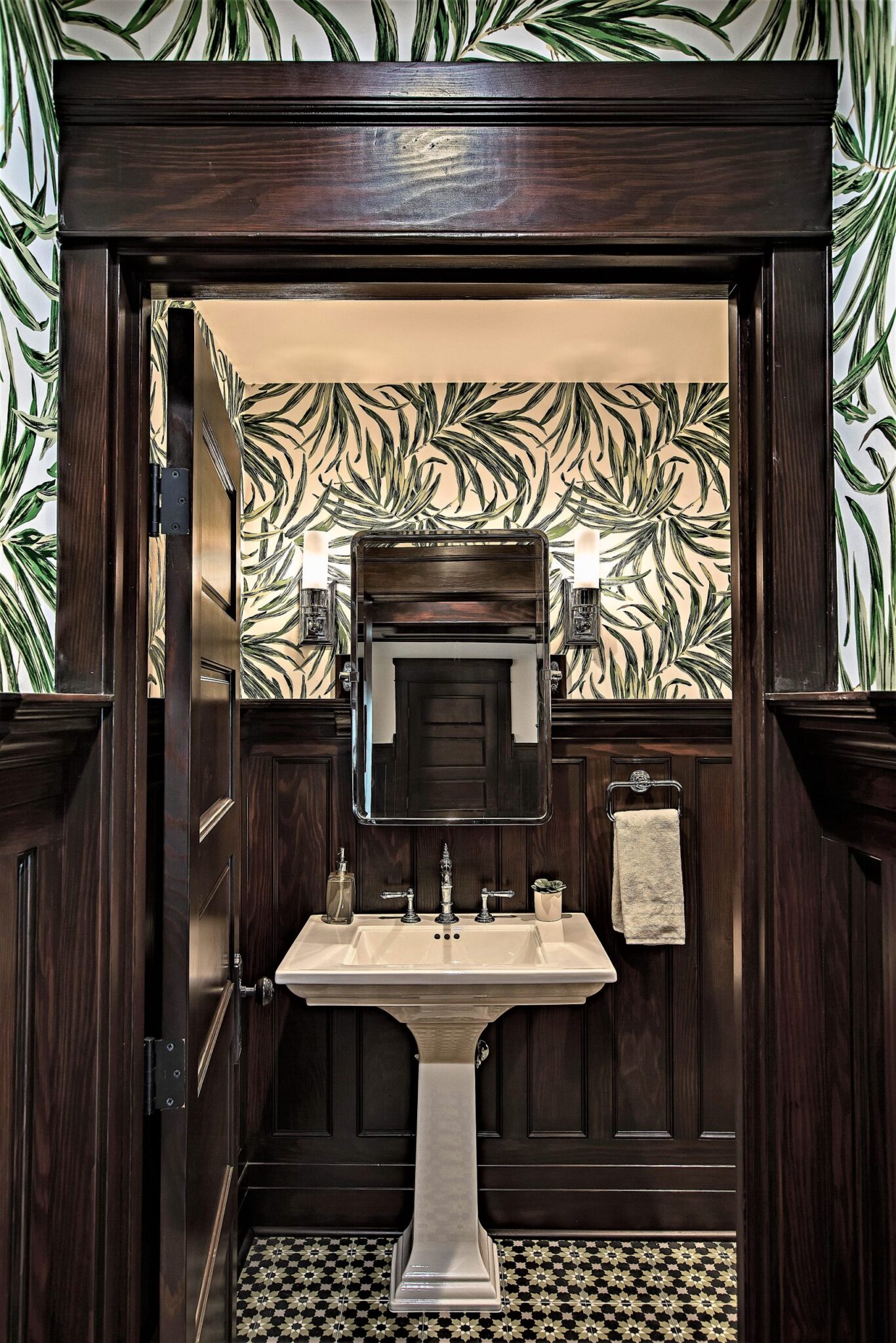 Wallpaper Rising – Adding Character to Your Home Remodeling Project